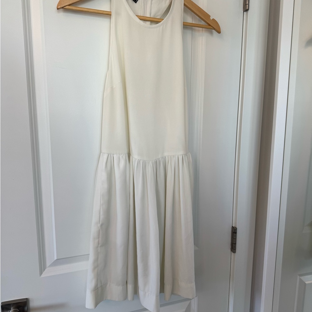 Elegant White Sleeveless Dress
